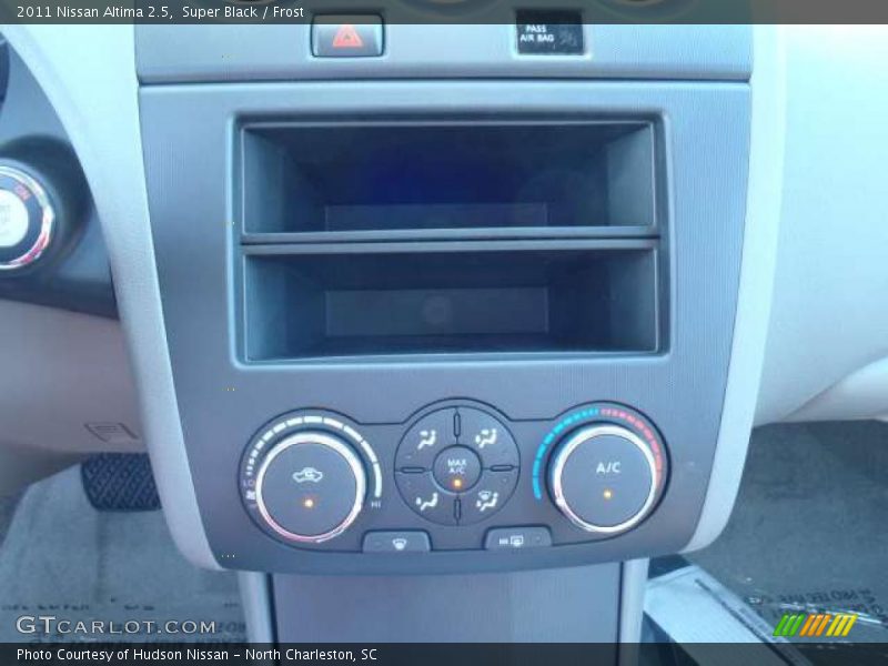 Super Black / Frost 2011 Nissan Altima 2.5