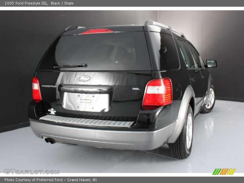Black / Shale 2005 Ford Freestyle SEL