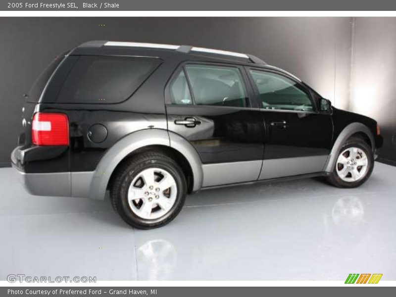 Black / Shale 2005 Ford Freestyle SEL