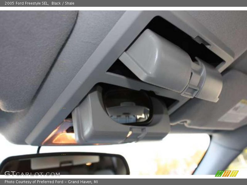 Black / Shale 2005 Ford Freestyle SEL