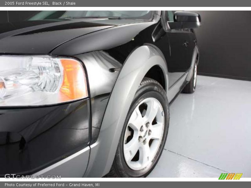Black / Shale 2005 Ford Freestyle SEL