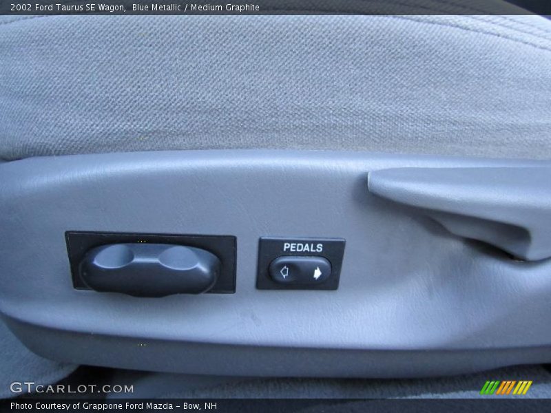 Controls of 2002 Taurus SE Wagon