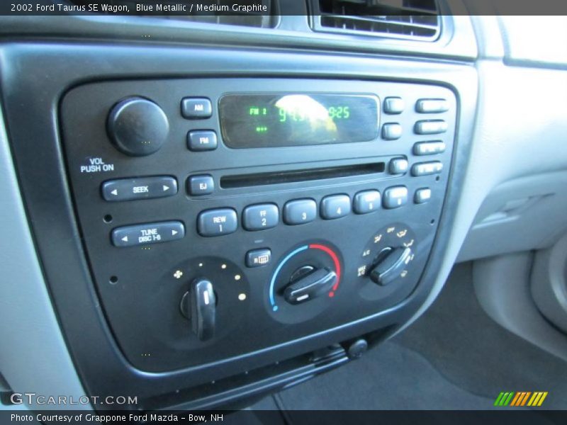 Controls of 2002 Taurus SE Wagon
