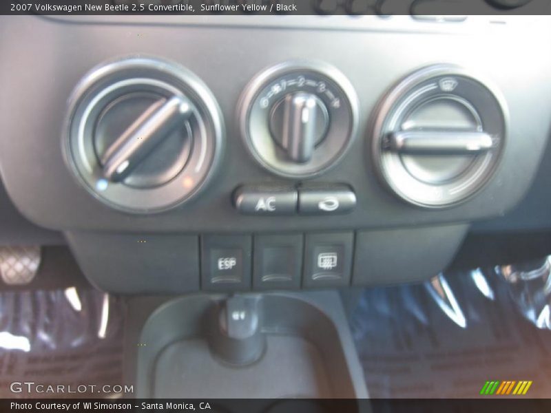 Sunflower Yellow / Black 2007 Volkswagen New Beetle 2.5 Convertible