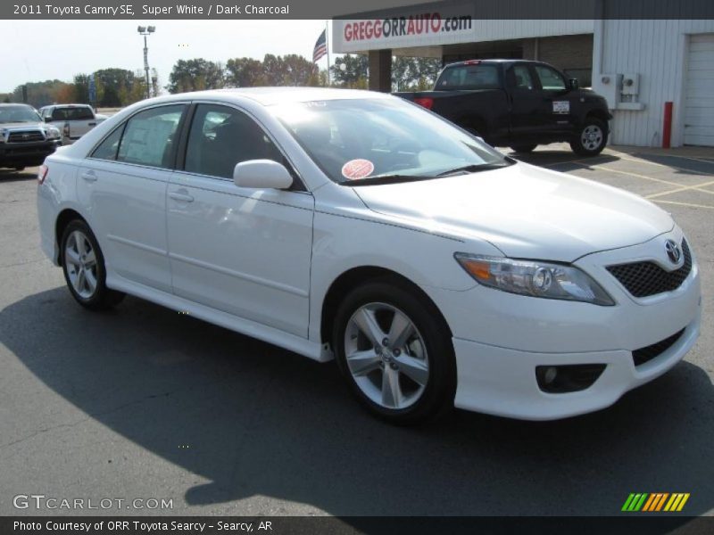 Super White / Dark Charcoal 2011 Toyota Camry SE