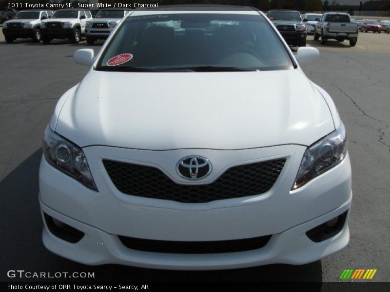 Super White / Dark Charcoal 2011 Toyota Camry SE