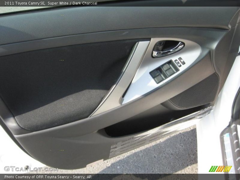 Super White / Dark Charcoal 2011 Toyota Camry SE