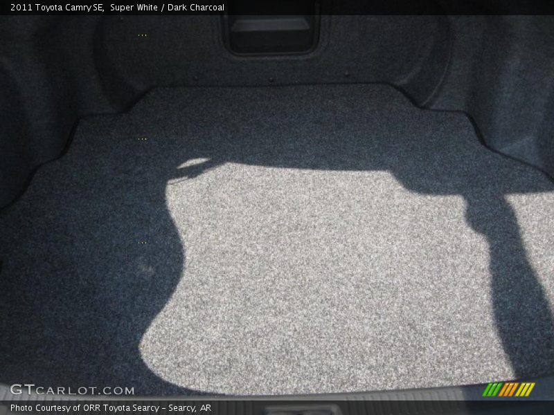 Super White / Dark Charcoal 2011 Toyota Camry SE