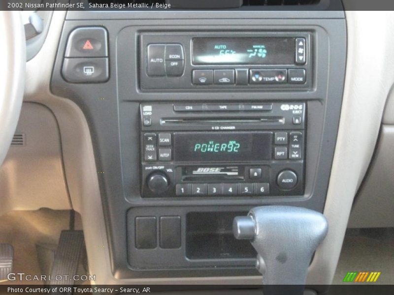 Sahara Beige Metallic / Beige 2002 Nissan Pathfinder SE