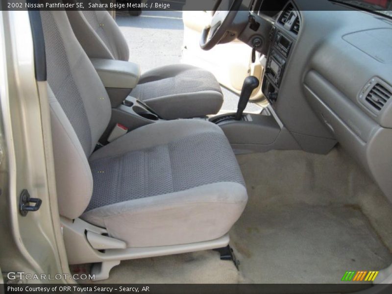 Sahara Beige Metallic / Beige 2002 Nissan Pathfinder SE