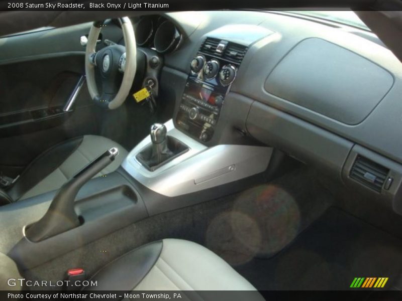 Black Onyx / Light Titanium 2008 Saturn Sky Roadster
