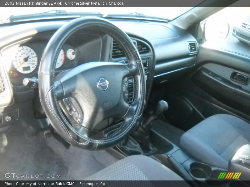 Chrome Silver Metallic / Charcoal 2002 Nissan Pathfinder SE 4x4