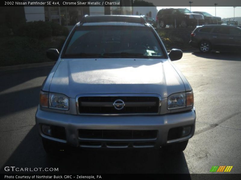 Chrome Silver Metallic / Charcoal 2002 Nissan Pathfinder SE 4x4