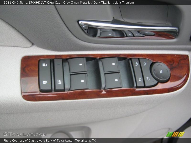 Controls of 2011 Sierra 2500HD SLT Crew Cab