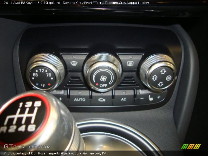 Controls of 2011 R8 Spyder 5.2 FSI quattro