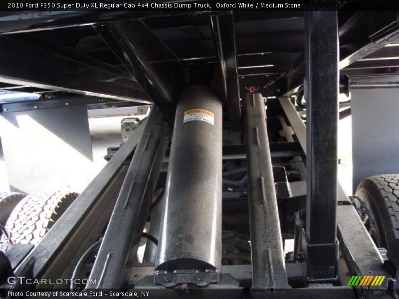 Oxford White / Medium Stone 2010 Ford F350 Super Duty XL Regular Cab 4x4 Chassis Dump Truck