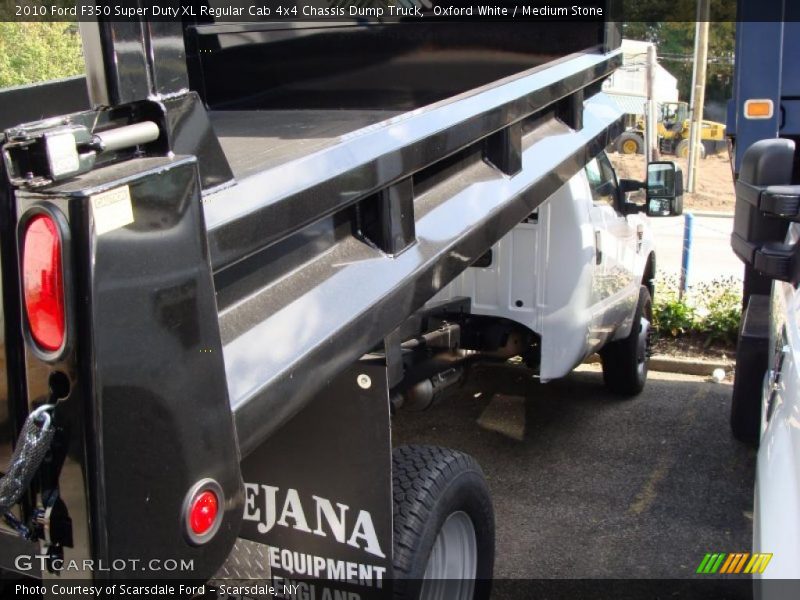 Oxford White / Medium Stone 2010 Ford F350 Super Duty XL Regular Cab 4x4 Chassis Dump Truck