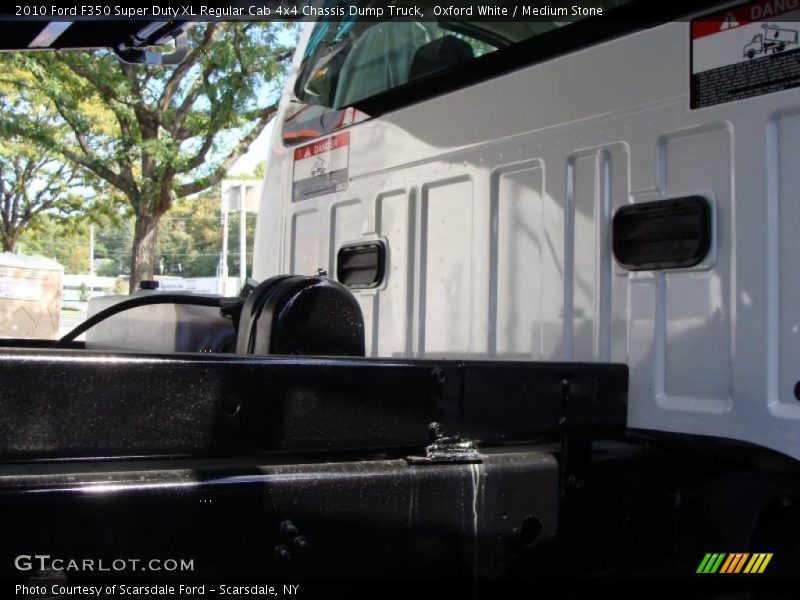 Oxford White / Medium Stone 2010 Ford F350 Super Duty XL Regular Cab 4x4 Chassis Dump Truck