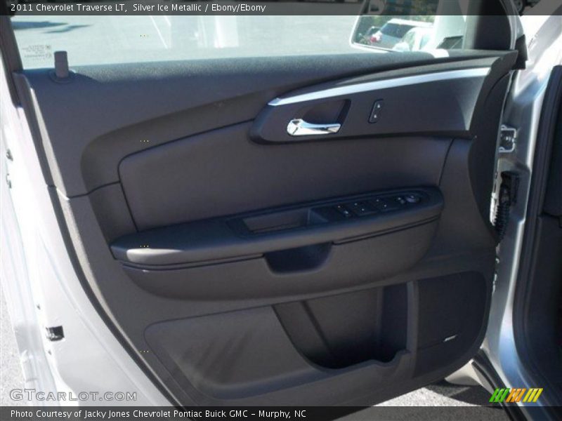 Silver Ice Metallic / Ebony/Ebony 2011 Chevrolet Traverse LT