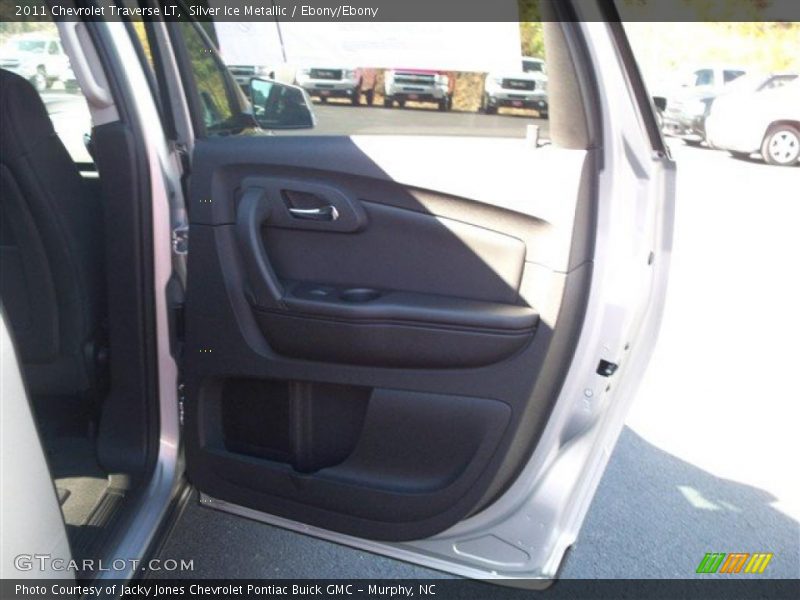 Silver Ice Metallic / Ebony/Ebony 2011 Chevrolet Traverse LT