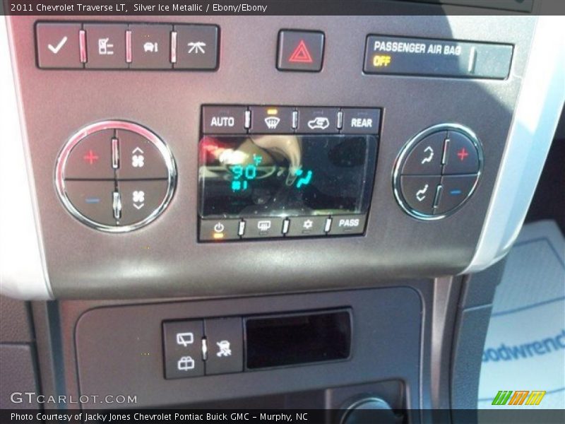 Silver Ice Metallic / Ebony/Ebony 2011 Chevrolet Traverse LT