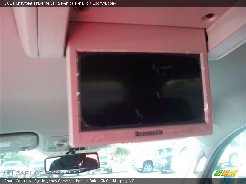 Silver Ice Metallic / Ebony/Ebony 2011 Chevrolet Traverse LT