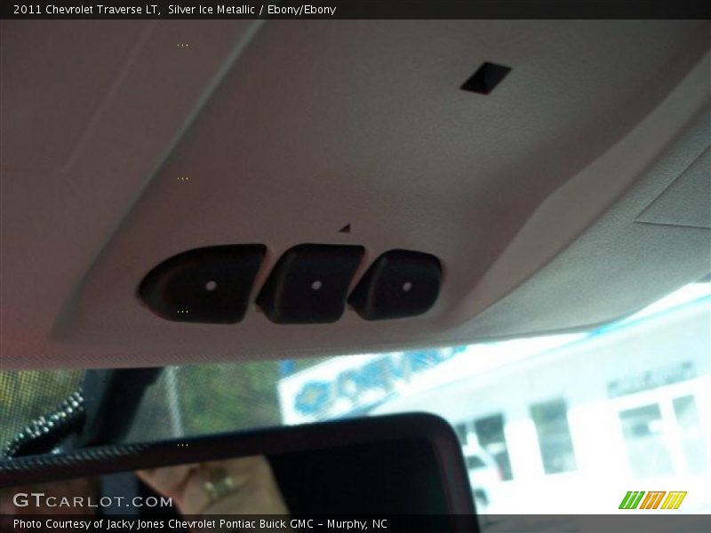 Silver Ice Metallic / Ebony/Ebony 2011 Chevrolet Traverse LT
