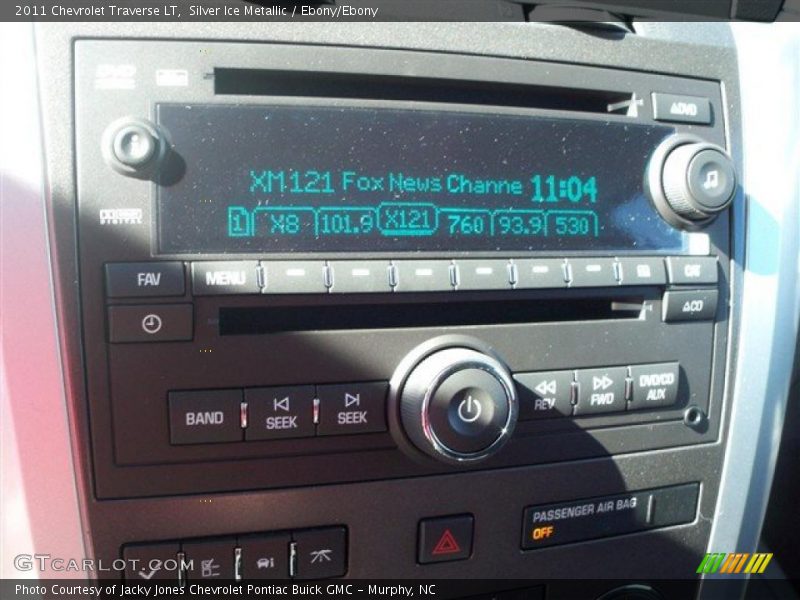 Silver Ice Metallic / Ebony/Ebony 2011 Chevrolet Traverse LT