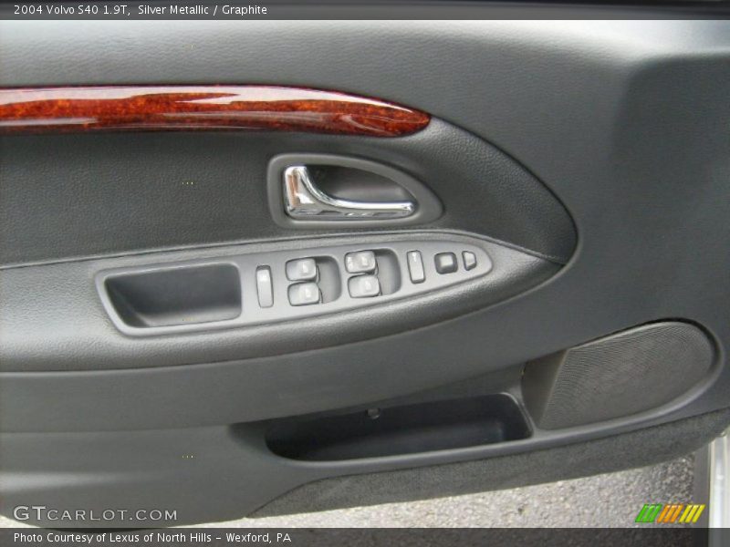 Silver Metallic / Graphite 2004 Volvo S40 1.9T