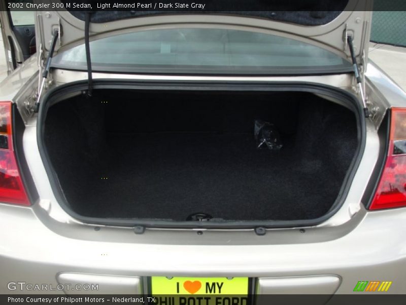  2002 300 M Sedan Trunk