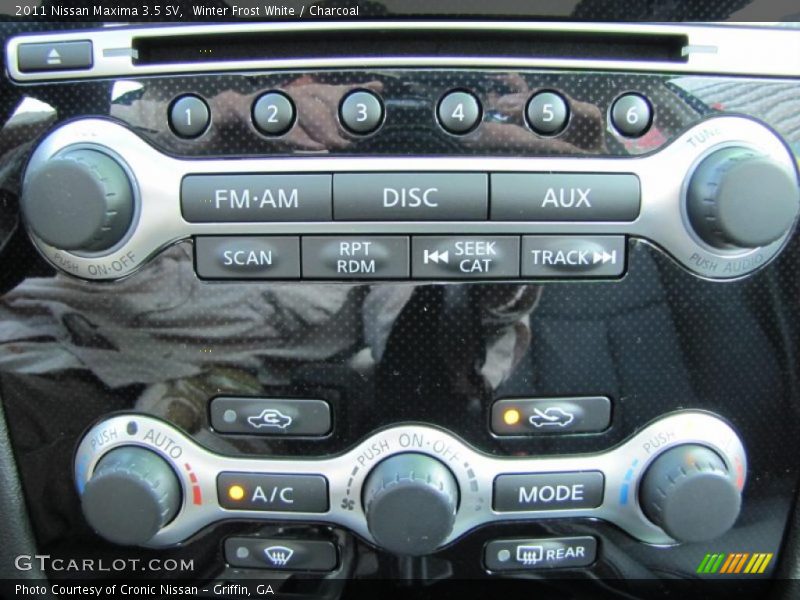 Controls of 2011 Maxima 3.5 SV
