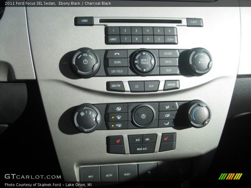 Controls of 2011 Focus SEL Sedan