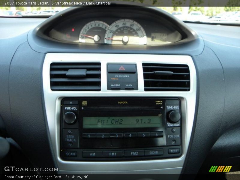 Silver Streak Mica / Dark Charcoal 2007 Toyota Yaris Sedan