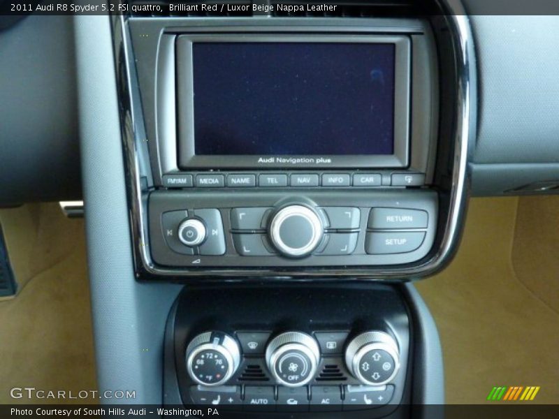 Controls of 2011 R8 Spyder 5.2 FSI quattro