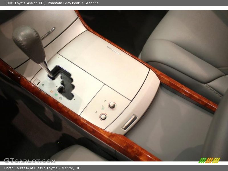 Phantom Gray Pearl / Graphite 2006 Toyota Avalon XLS