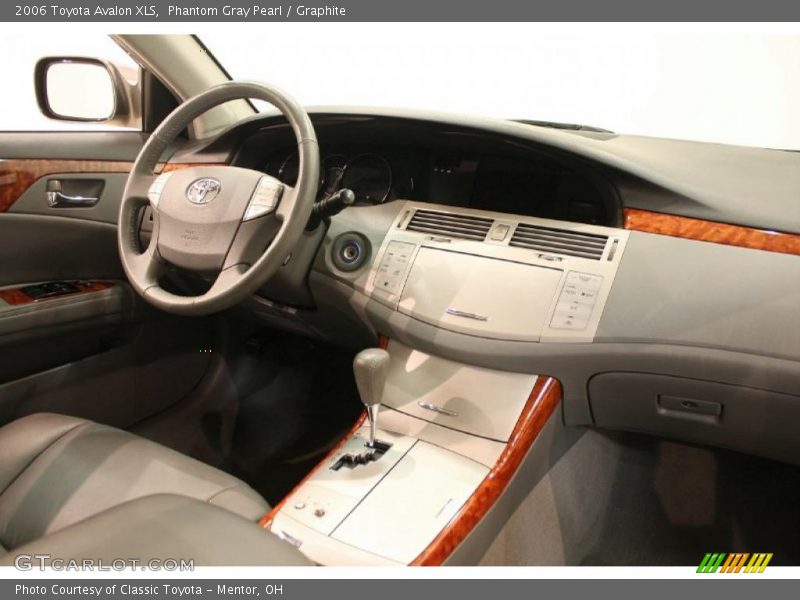Phantom Gray Pearl / Graphite 2006 Toyota Avalon XLS