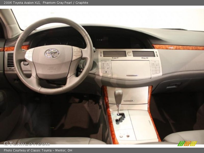 Phantom Gray Pearl / Graphite 2006 Toyota Avalon XLS
