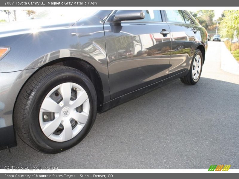Magnetic Gray Metallic / Ash 2007 Toyota Camry LE