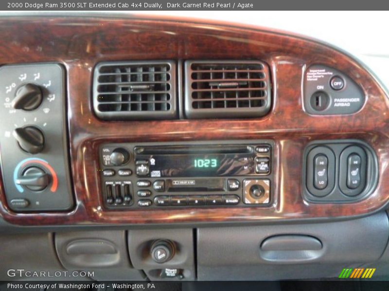 Controls of 2000 Ram 3500 SLT Extended Cab 4x4 Dually