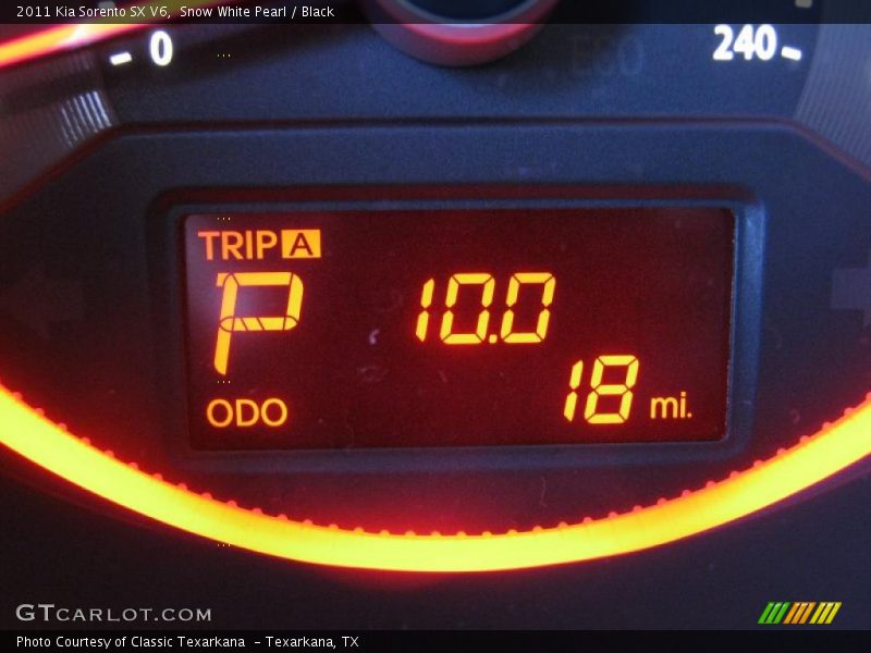 Snow White Pearl / Black 2011 Kia Sorento SX V6