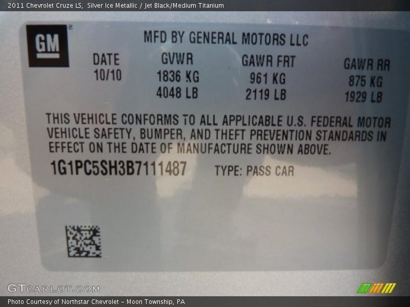 Silver Ice Metallic / Jet Black/Medium Titanium 2011 Chevrolet Cruze LS