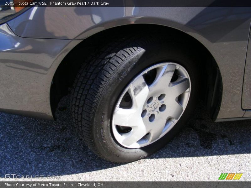 Phantom Gray Pearl / Dark Gray 2005 Toyota Camry SE