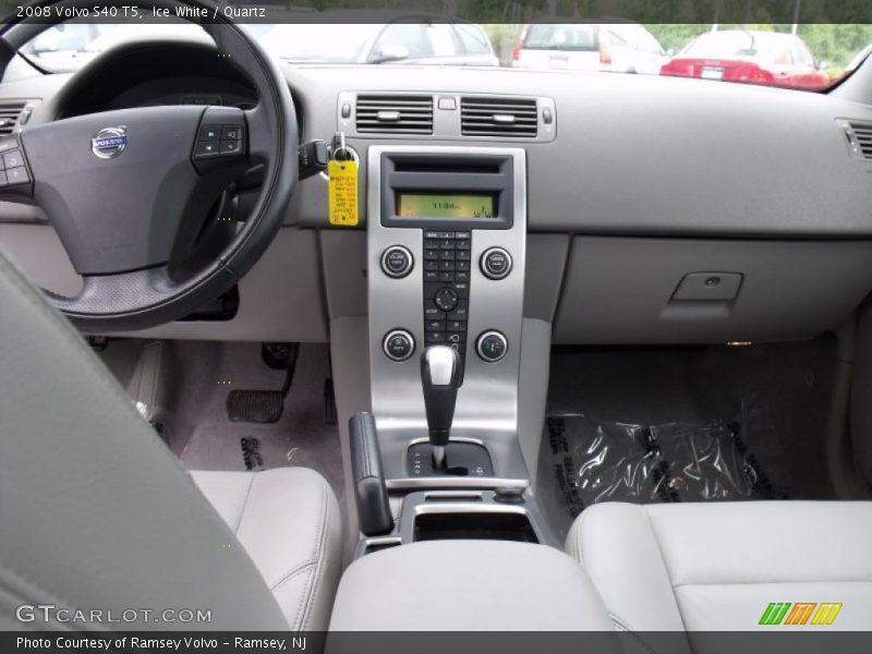 Dashboard of 2008 S40 T5