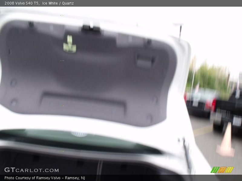 Ice White / Quartz 2008 Volvo S40 T5