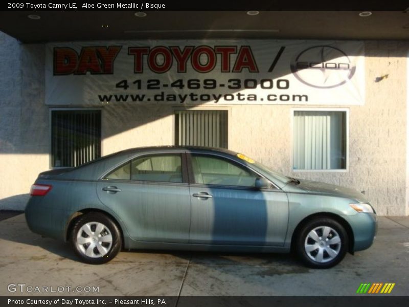 Aloe Green Metallic / Bisque 2009 Toyota Camry LE