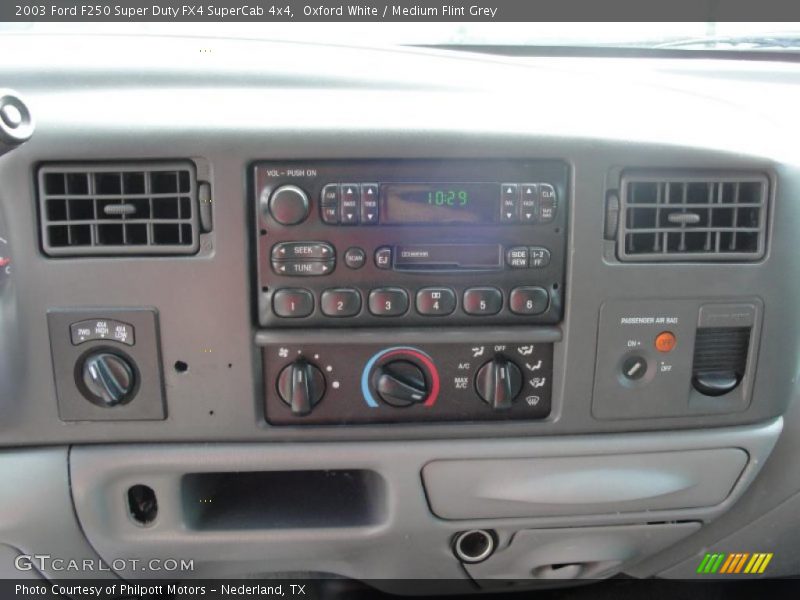 Controls of 2003 F250 Super Duty FX4 SuperCab 4x4