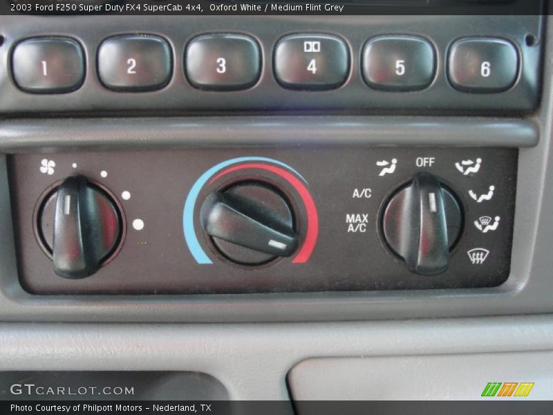 Controls of 2003 F250 Super Duty FX4 SuperCab 4x4