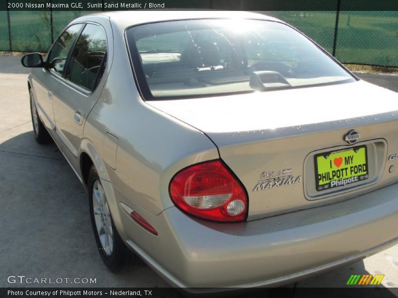 Sunlit Sand Metallic / Blond 2000 Nissan Maxima GLE