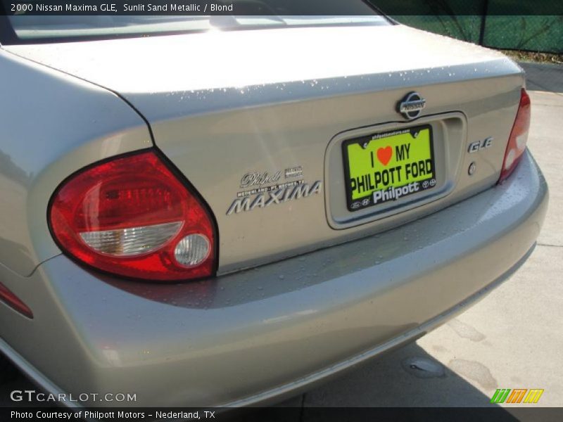 Sunlit Sand Metallic / Blond 2000 Nissan Maxima GLE