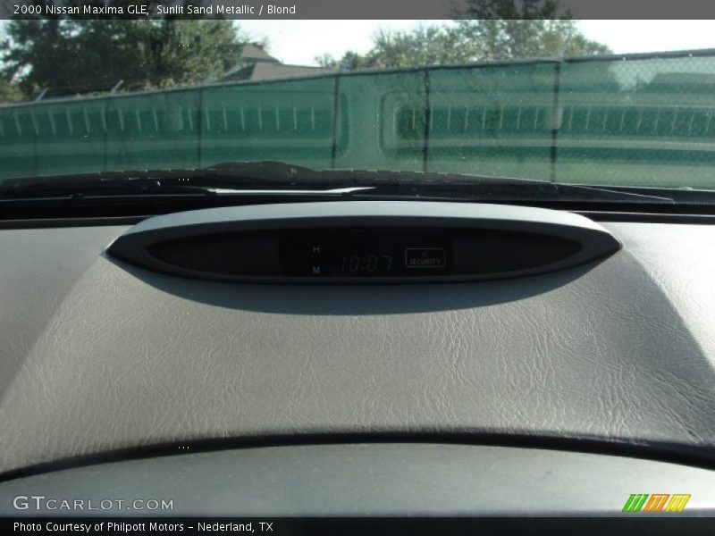 Sunlit Sand Metallic / Blond 2000 Nissan Maxima GLE